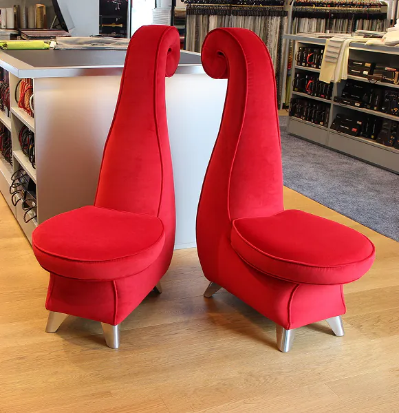 Zwei rote Designstühle mit neuem Polster, Neunkirchen